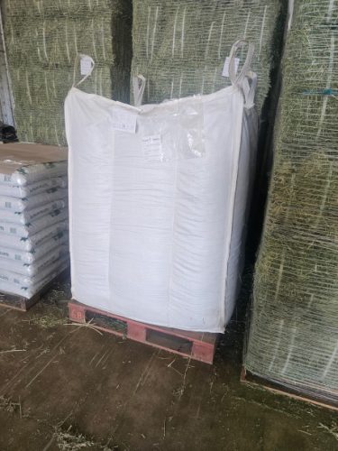 timothy-pellets-tote